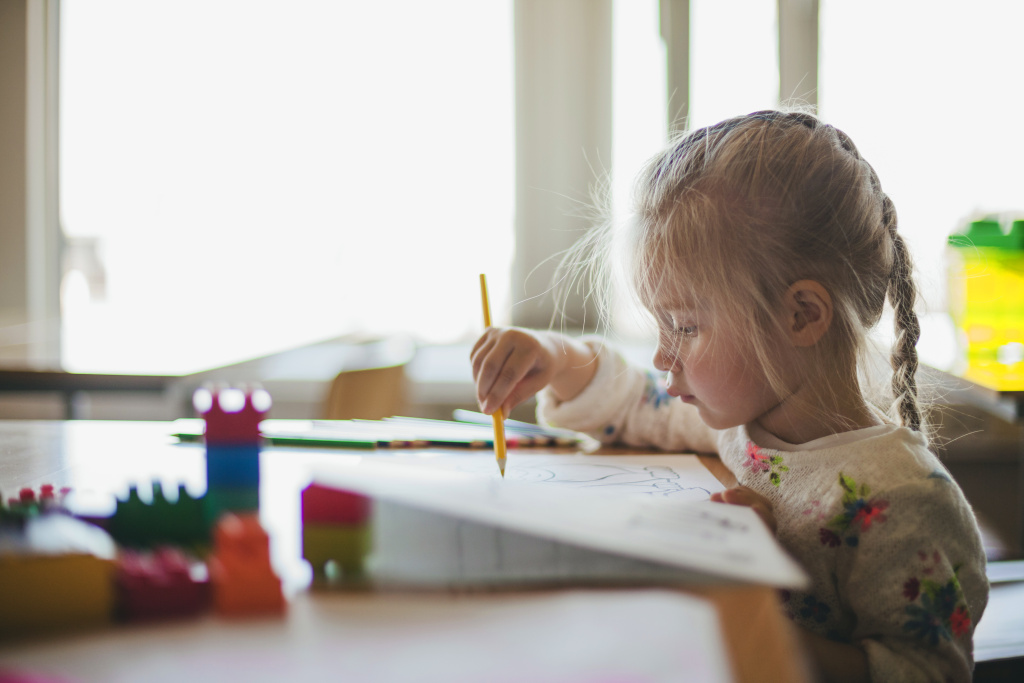 little-girl-drawing-with-pencil-paper.jpg