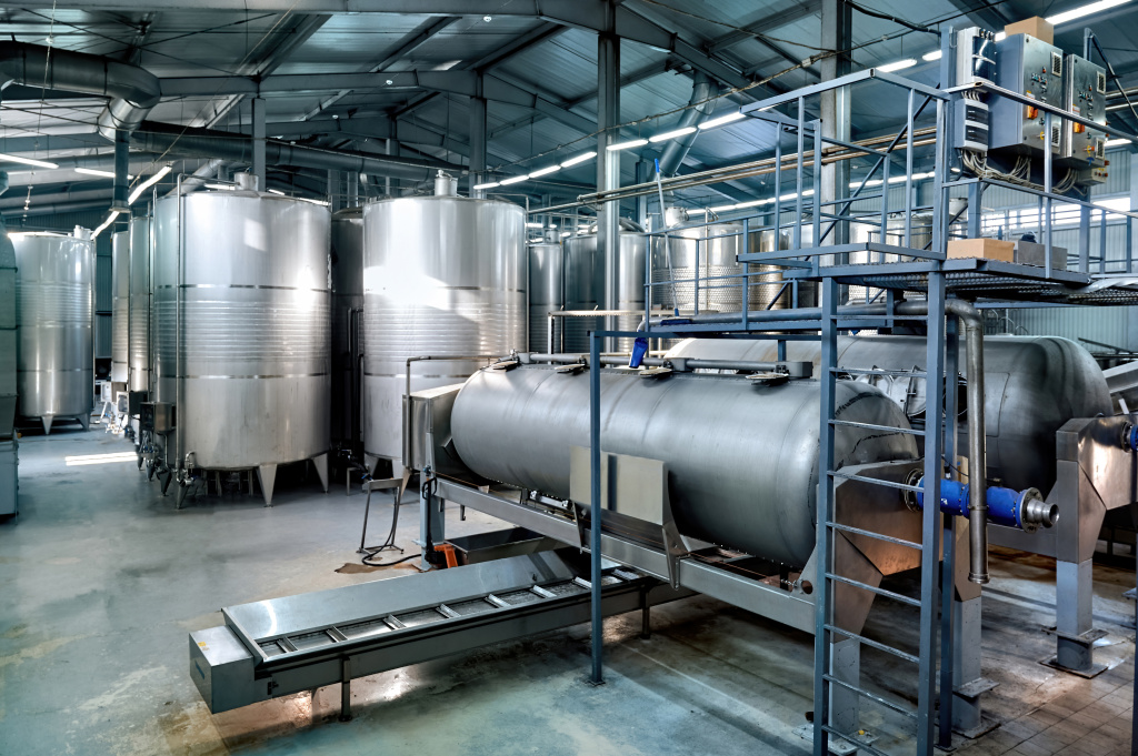 metal-wine-storage-tanks-winery.jpg