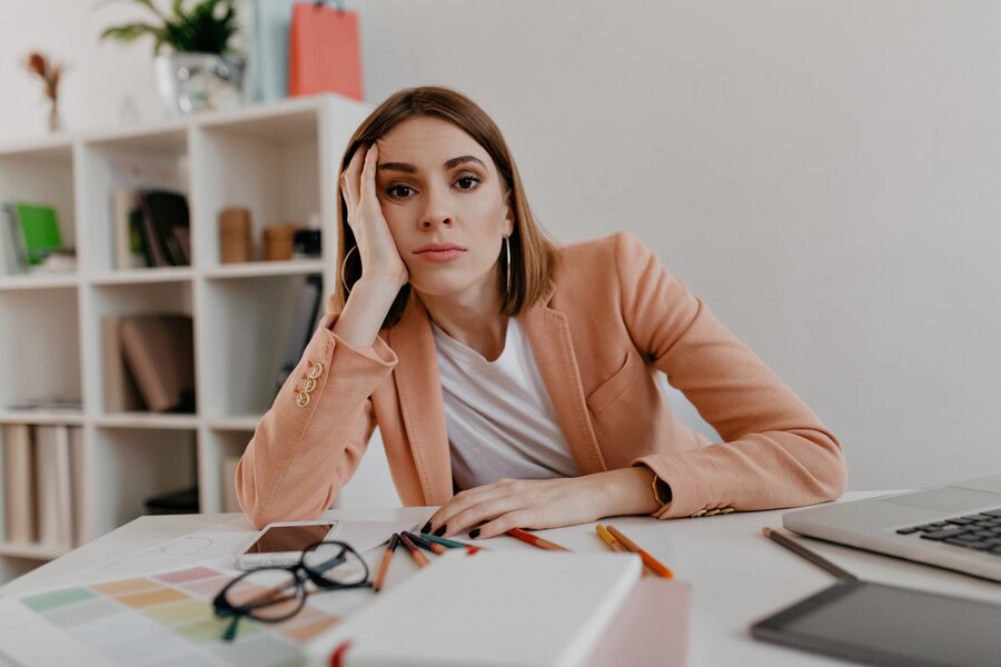 portrait-woman-tired-working-office_197531-10703.jpg