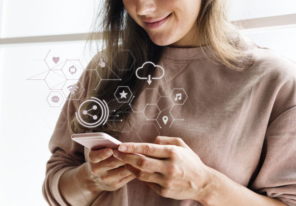 happy-woman-with-phone.jpg